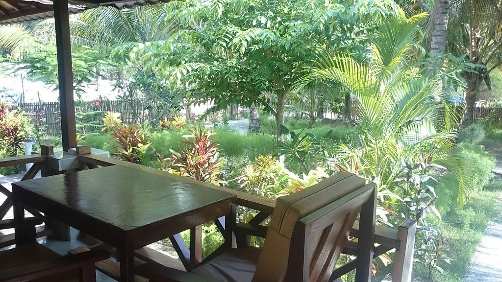 Fantastic Cottages Gili Meno Exterior photo