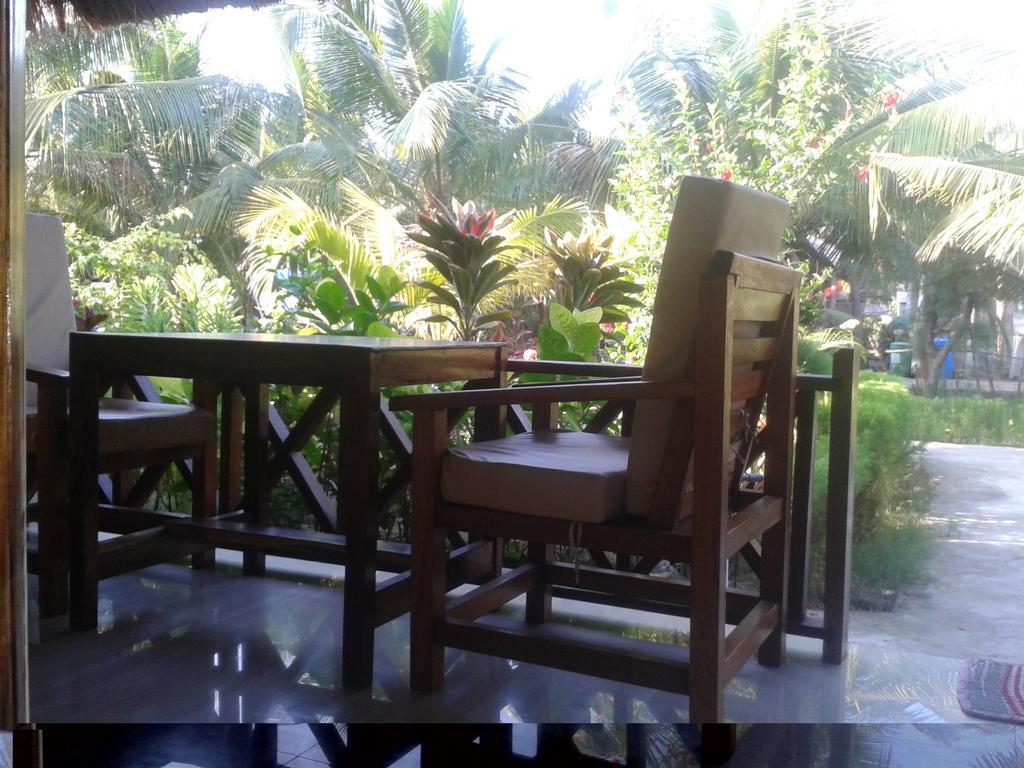 Fantastic Cottages Gili Meno Exterior photo