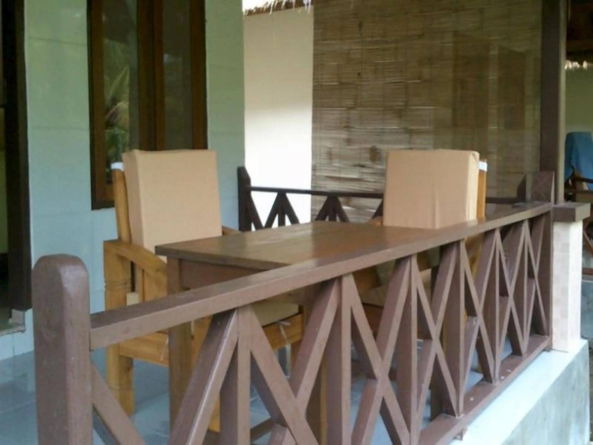 Fantastic Cottages Gili Meno Exterior photo