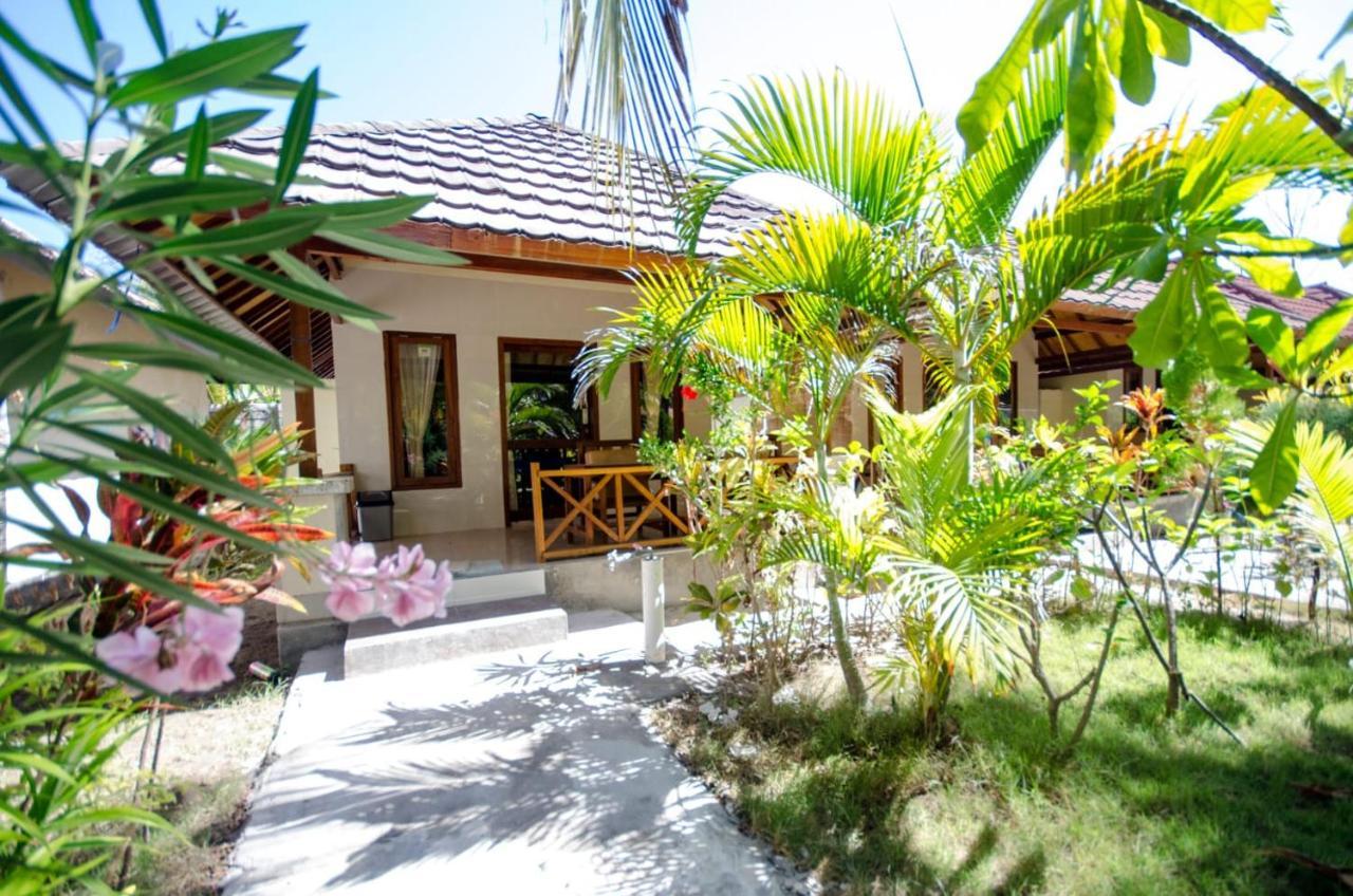 Fantastic Cottages Gili Meno Exterior photo