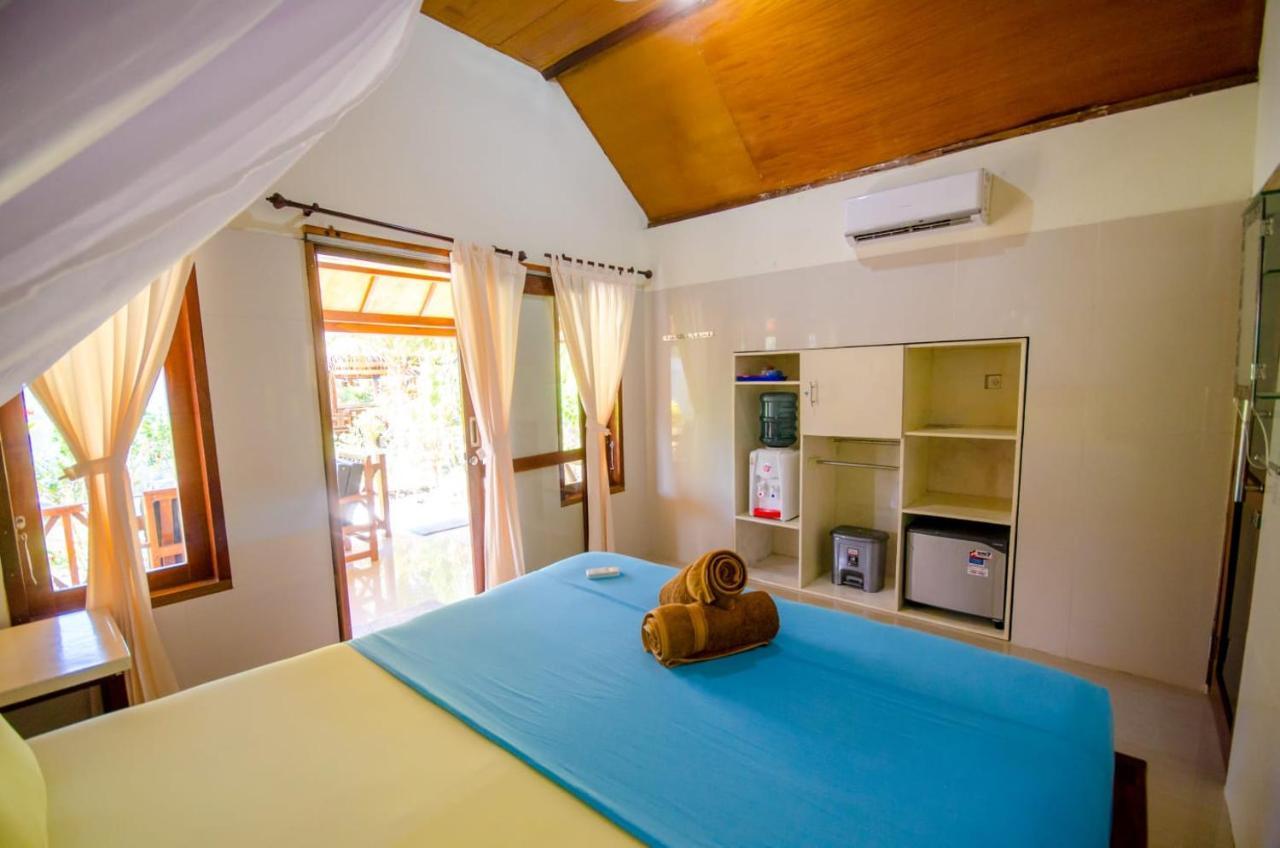 Fantastic Cottages Gili Meno Exterior photo