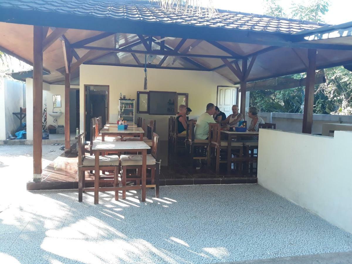 Fantastic Cottages Gili Meno Exterior photo